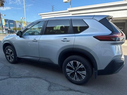 Used 2023 Nissan Rogue SV FWD image 3