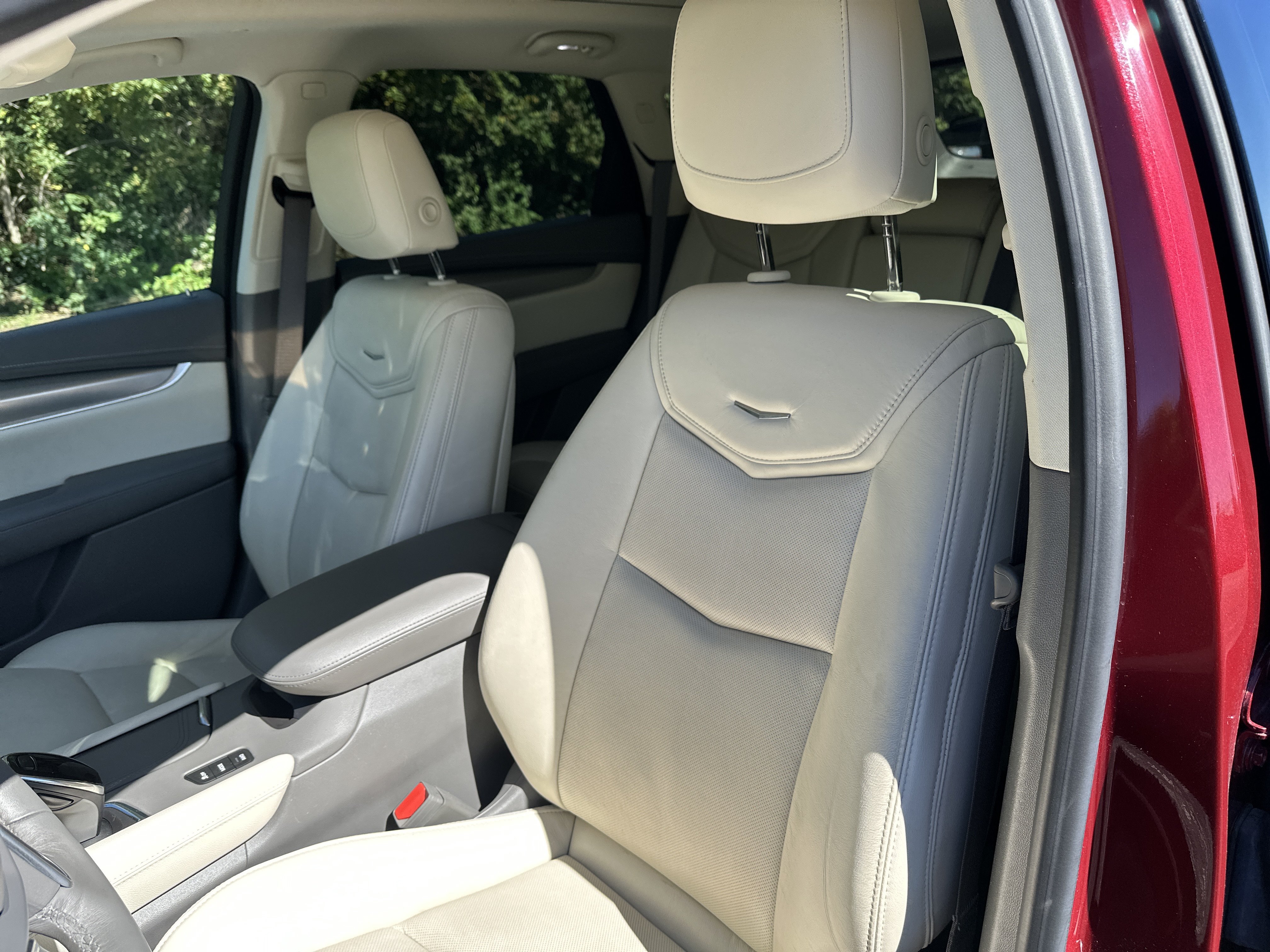 Used 2017 Cadillac XT5 Luxury w/ Driver Awareness Package AWD/4WD image 12