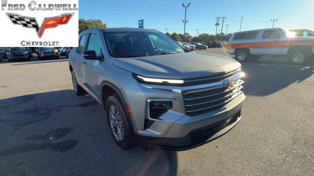 Used 2026 Chevrolet Traverse LT FWD image 5