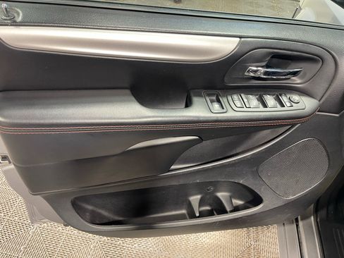 Used 2017 Dodge Grand Caravan GT image 24