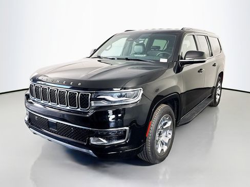 Used 2024 Jeep Wagoneer L Series II RWD image 4