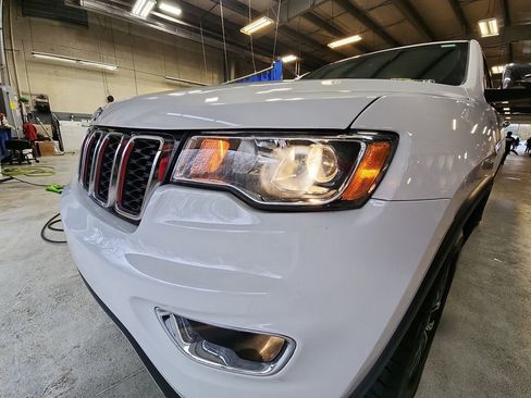 Used 2019 Jeep Grand Cherokee Limited image 29