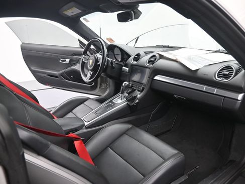 Used 2018 Porsche 718 Cayman S RWD image 14