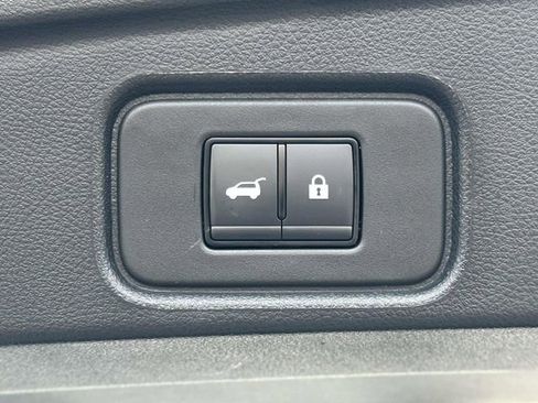 Used 2024 Nissan Pathfinder Platinum w/ Black Appearance Package image 12