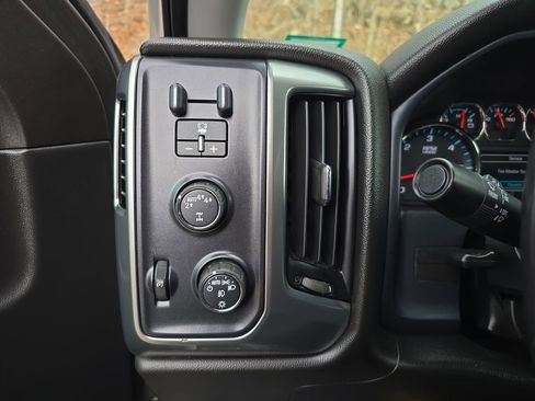 Used 2018 Chevrolet Silverado 1500 LT w/ All Star Edition AWD/4WD image 17