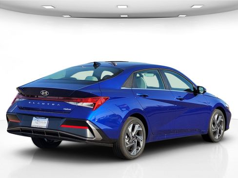New 2026 Hyundai Elantra Limited image 9
