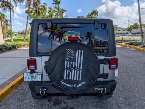 Used 2014 Jeep Wrangler Unlimited Sahara w/ Connectivity Group image 7