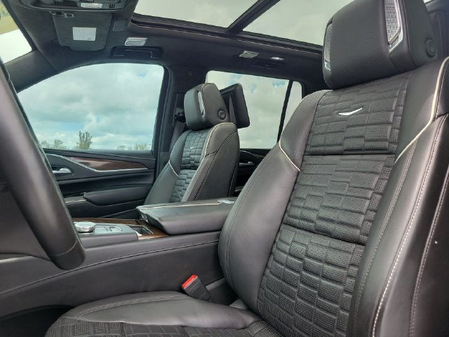 Used 2023 Cadillac Escalade Sport Platinum RWD image 31