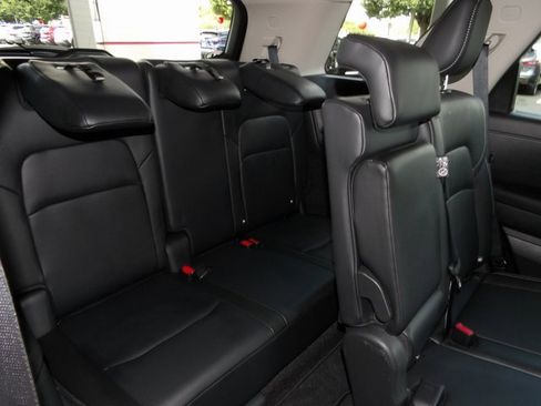 Certified 2023 Nissan Pathfinder SL w/ Black Appearance Package image 32