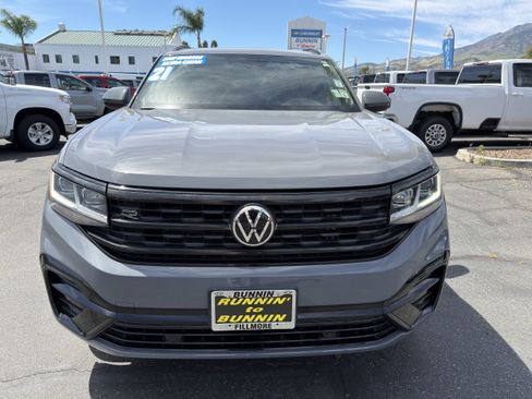 Used 2021 Volkswagen Atlas Cross Sport SE w/ Panoramic Sunroof Package FWD image 3