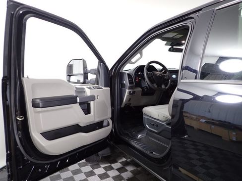 Used 2022 Ford F250 XLT w/ Black Appearance Package AWD/4WD image 20