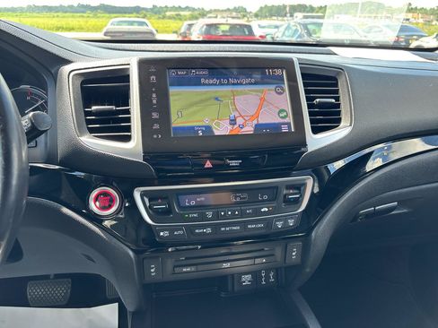 Used 2018 Honda Pilot Touring image 15