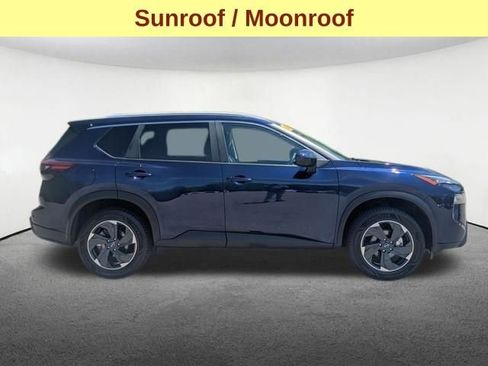 Used 2024 Nissan Rogue SV w/ SV Premium Package AWD/4WD image 4