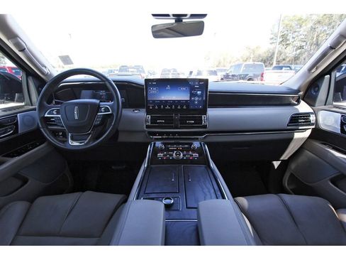 Used 2024 Lincoln Navigator Reserve image 10