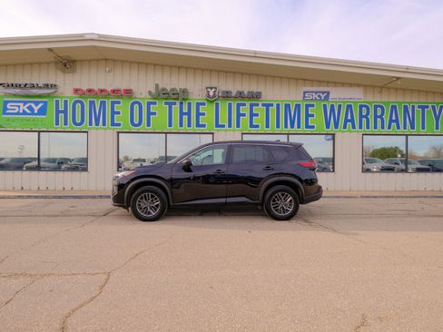 Used 2024 Nissan Rogue S image 3