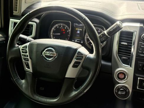 Used 2018 Nissan Titan PRO-4X w/ Pro-4x Convenience Package AWD/4WD image 13