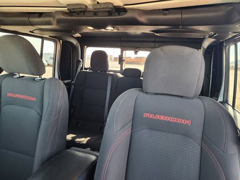 Used 2021 Jeep Gladiator Rubicon AWD/4WD image 16