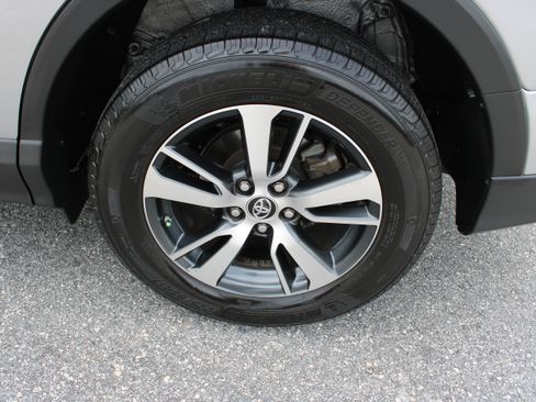 Used 2017 Toyota RAV4 XLE FWD image 9