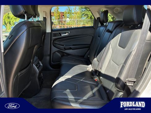 Used 2017 Ford Edge Titanium w/ Technology Package AWD/4WD image 17