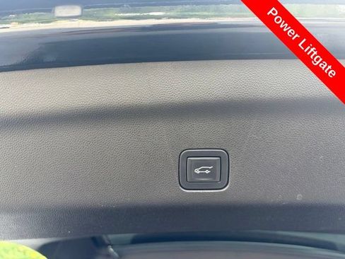 Used 2023 Chevrolet Tahoe Z71 w/ Luxury Package AWD/4WD image 20
