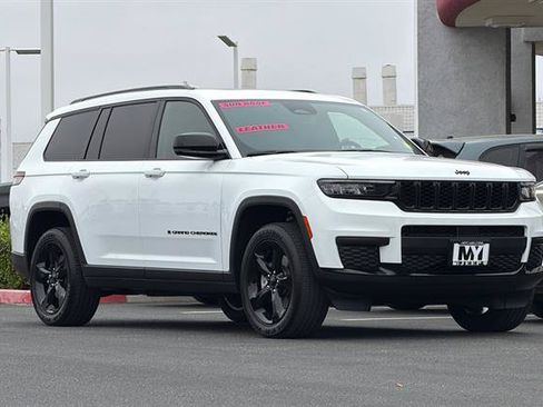 Used 2023 Jeep Grand Cherokee L Laredo AWD/4WD image 2