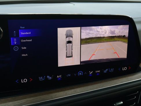 Used 2025 Chevrolet Suburban High Country image 31