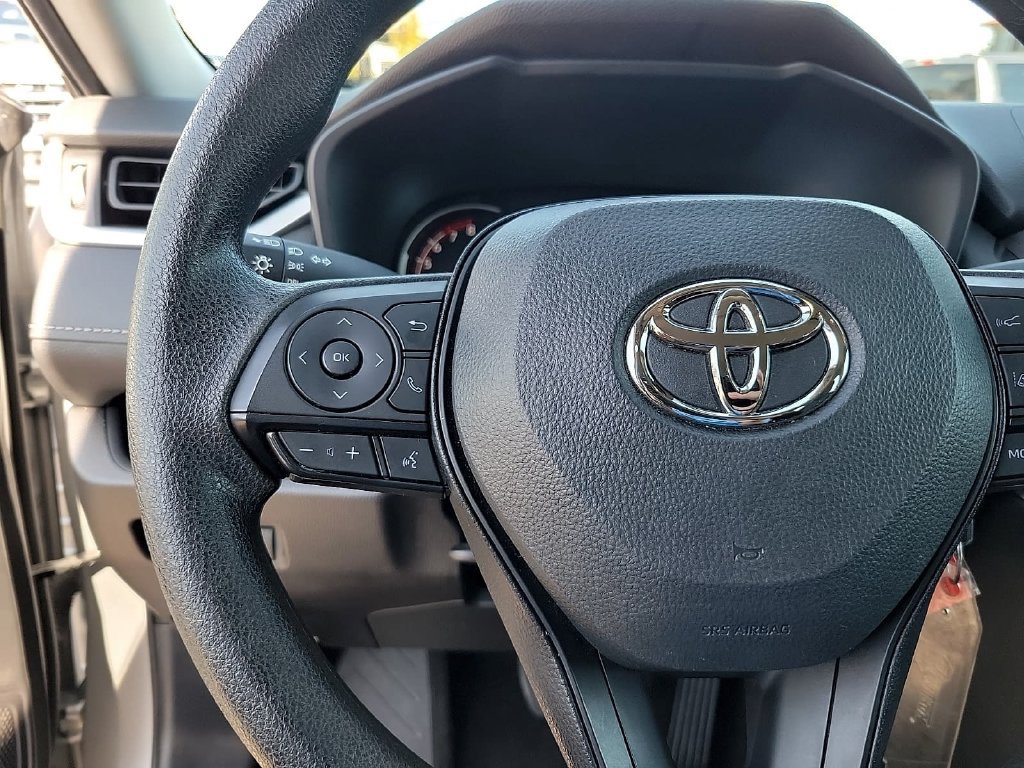 Used 2025 Toyota RAV4 LE AWD/4WD image 23