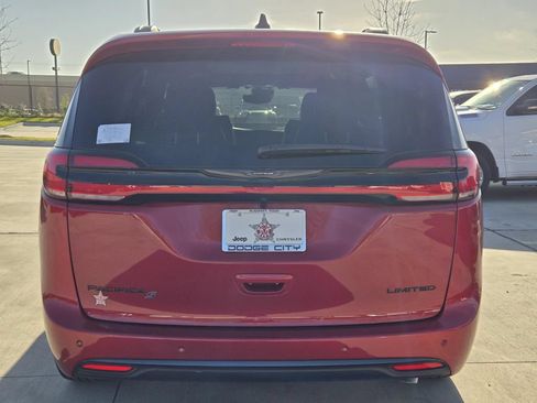 New 2026 Chrysler Pacifica Limited w/ S Appearance Package FWD image 4