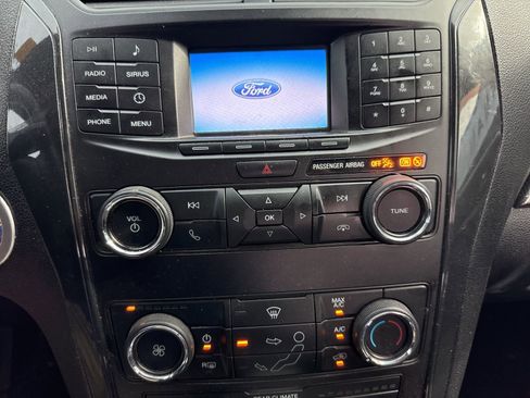 Used 2019 Ford Explorer XLT w/ Class III Trailer Tow Package image 7