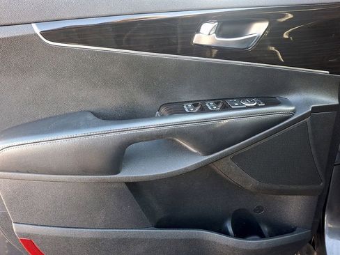 Certified 2020 Kia Sorento LX image 12