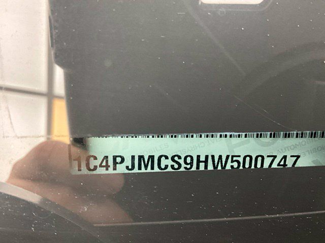 Used 2017 Jeep Cherokee Latitude w/ Comfort/Convenience Group AWD/4WD image 20