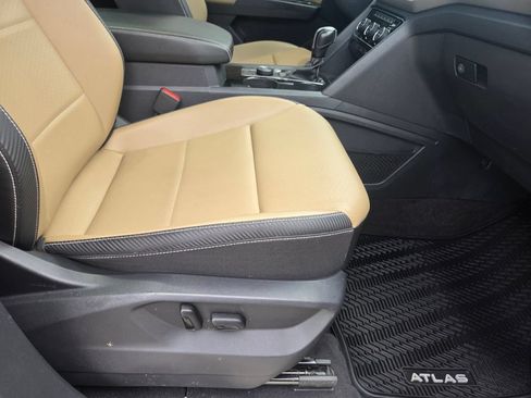 Used 2022 Volkswagen Atlas Cross Sport SEL R-Line AWD/4WD image 30