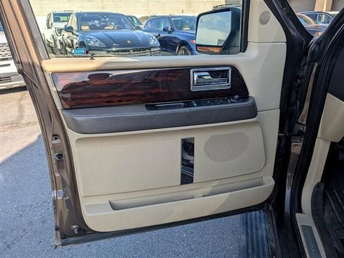 Used 2017 Lincoln Navigator L Reserve image 18