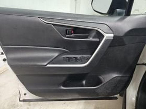 Used 2023 Toyota RAV4 LE AWD/4WD image 5