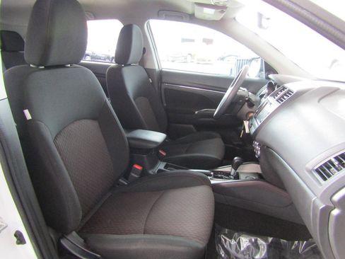 Used 2018 Mitsubishi Outlander Sport ES FWD image 11
