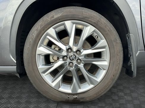 Used 2023 Toyota Highlander Limited image 12