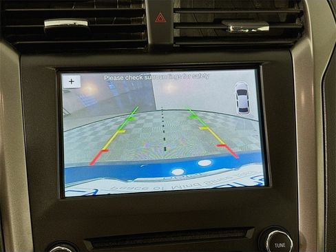 Used 2017 Ford Fusion SE w/ Fusion SE Technology Package image 14