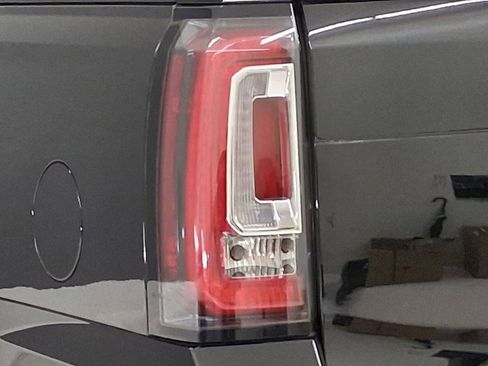 Used 2019 GMC Yukon XL Denali w/ Denali Ultimate Package AWD/4WD image 11