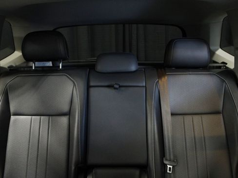 Used 2022 Volkswagen Tiguan SE image 38