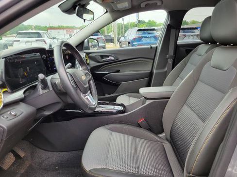 Used 2024 Chevrolet Trax LT w/ Driver Confidence Package FWD image 8