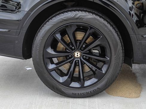 Used 2019 Bentley Bentayga image 11