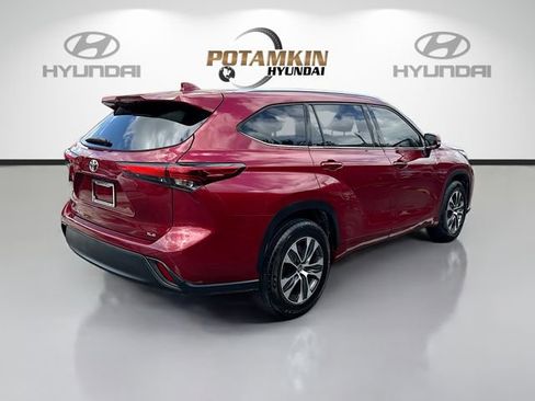 Used 2020 Toyota Highlander XLE FWD image 5
