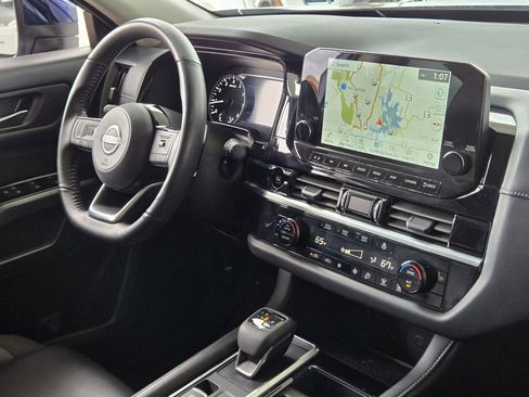 Used 2025 Nissan Pathfinder SL image 21