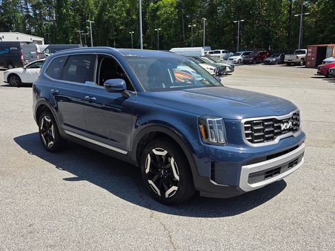 Used 2025 Kia Telluride S FWD image 1