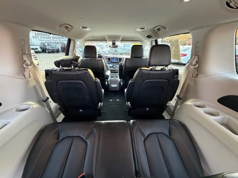 Used 2021 Chrysler Voyager Lxi image 28