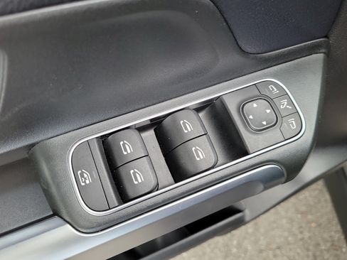 Used 2020 Mercedes-Benz GLB 250 image 16