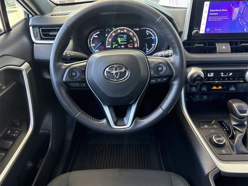 Used 2024 Toyota RAV4 SE image 13