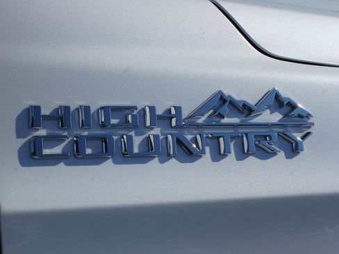 Used 2024 Chevrolet Tahoe High Country AWD/4WD image 25