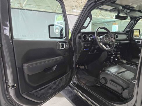 Used 2022 Jeep Wrangler Unlimited Sahara AWD/4WD image 21