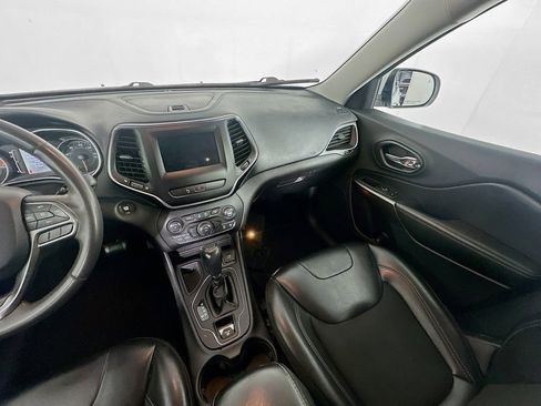 Used 2020 Jeep Cherokee Latitude Plus image 11